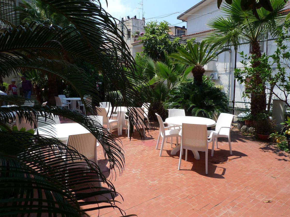 סנטה דומניקה Hotel Alexander מראה חיצוני תמונה