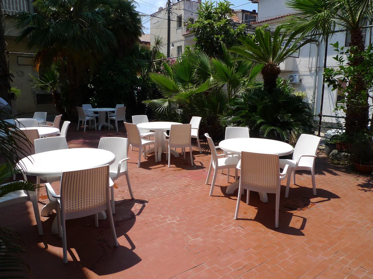 סנטה דומניקה Hotel Alexander מראה חיצוני תמונה