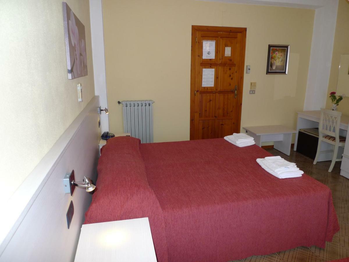 סנטה דומניקה Hotel Alexander מראה חיצוני תמונה