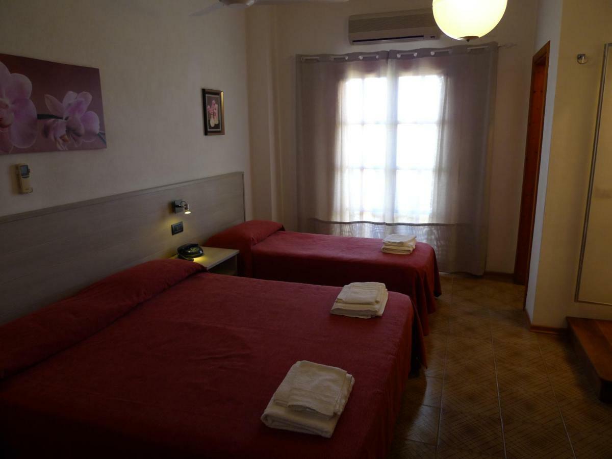 סנטה דומניקה Hotel Alexander מראה חיצוני תמונה